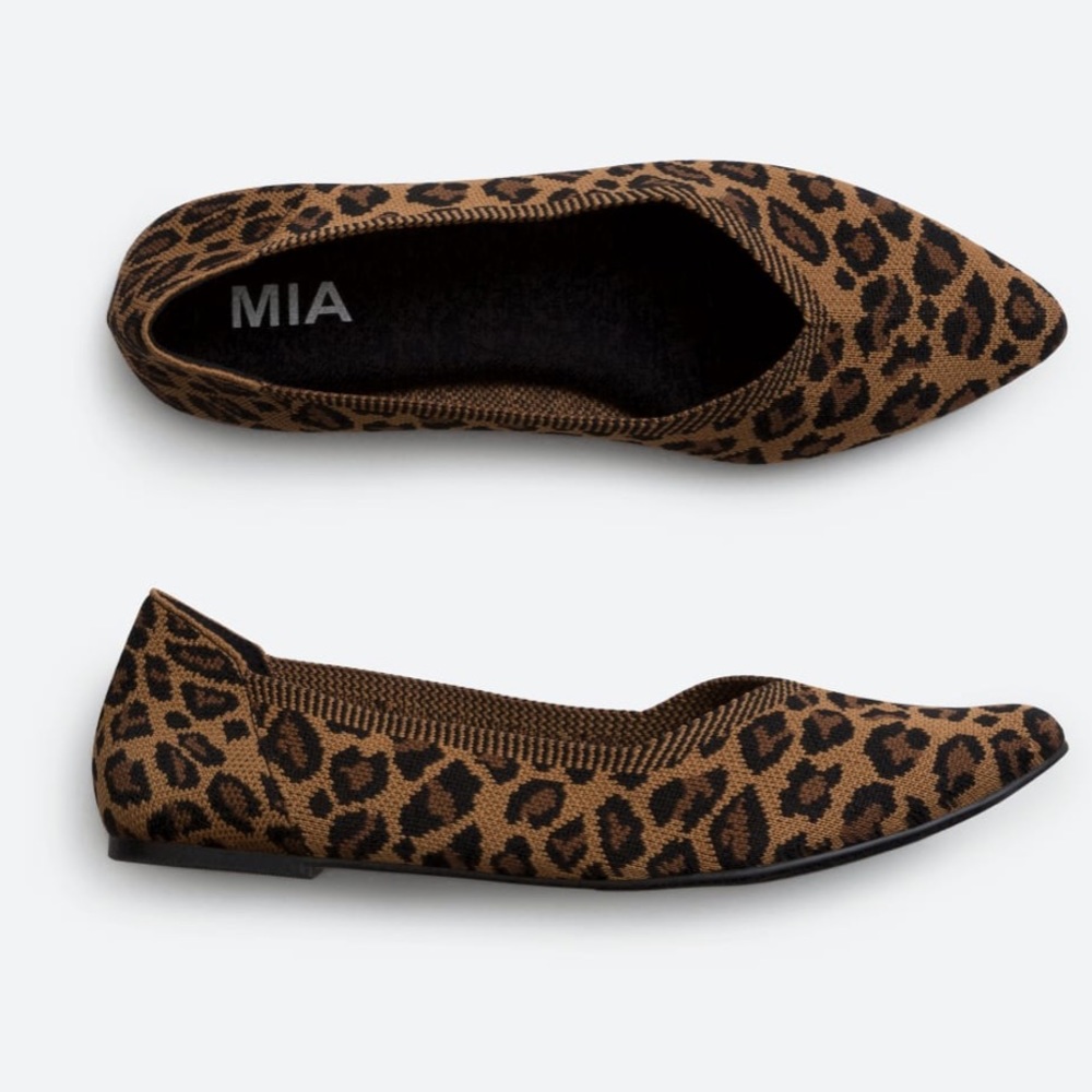 Adorable MIA flats